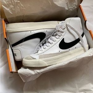 Nike Blazer Mid '77
Women's Shoes